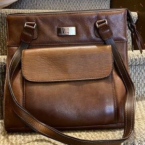 Brown leather shoulder handbag